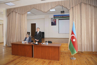 Rayon İcra Hakimiyyətinin başçısı 95 saylı tam orta məktəbdə vətəndaşlarla görüşüb