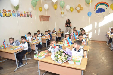 Yeni tədris ilinin başlanması münasibətilə Xətai rayonunun təhsil müəssisələrində təntənəli tədbirlər keçirilib