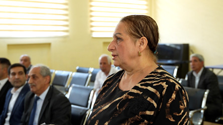 Rayon İcra Hakimiyyətinin başçısı 249 saylı tam orta məktəbdə vətəndaşlarla görüşüb