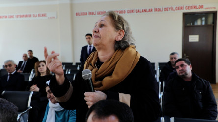 Rayon İcra Hakimiyyətinin başçısı 48 saylı tam orta məktəbdə vətəndaşlarla görüşüb