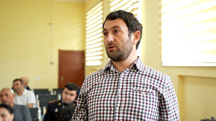 Rayon İcra Hakimiyyətinin başçısı 249 saylı tam orta məktəbdə vətəndaşlarla görüşüb
