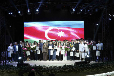 Xətai rayonunda ali məktəblərə qəbul imtahanlarında yüksək bal toplamış məzunlarla görüş və  konsert proqramı təşkil olunub+VİDEO