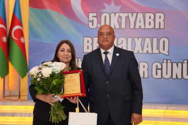 Xətai rayonunda Beynəlxalq Müəllimlər Günü münasibətilə “Zirvəyə Aparan İşıq” adlı tədbir keçirilib.