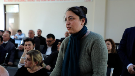 Rayon İcra Hakimiyyətinin başçısı 48 saylı tam orta məktəbdə vətəndaşlarla görüşüb