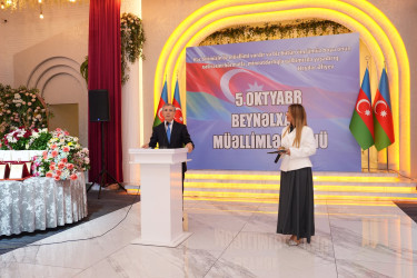 Xətai rayonunda Beynəlxalq Müəllimlər Günü münasibətilə “Zirvəyə Aparan İşıq” adlı tədbir keçirilib.