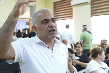 Rayon İcra Hakimiyyətinin başçısı 27 saylı tam orta məktəbdə vətəndaşlarla görüşü təşkil olunub