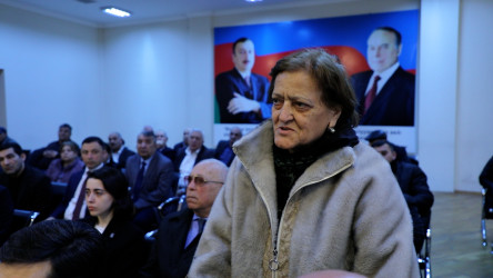 Rayon İcra Hakimiyyətinin başçısı 55 saylı tam orta məktəbdə vətəndaşlarla görüşüb