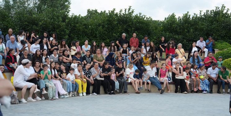 Xətai rayonunda Nizami parkında sakinlər üçün konsert proqramı təşkil olunub