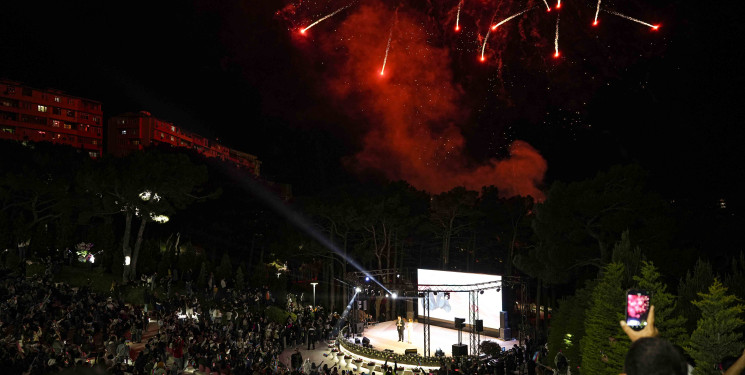 Xətai rayonunda Ümummilli lider Heydər Əliyevin anadan olmasının 103 illiyinə həsr olunmuş möhtəşəm konsert proqramı və atəşfəşanlıq  təşkil olunub+VİDEO