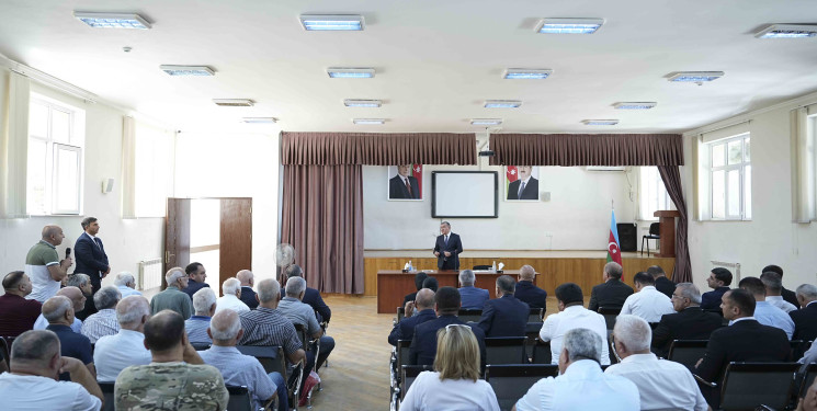 257 nömrəli məktəbdə RİH başçısının səyyar qəbulu keçirildi