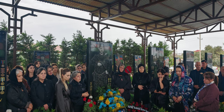 25 oktyabr 2026-cı il tarixində Vətən Müharibəsi şəhidi Rəfiyev Ülvi Rəfail  oğlunun məzarı ziyarət edilib.