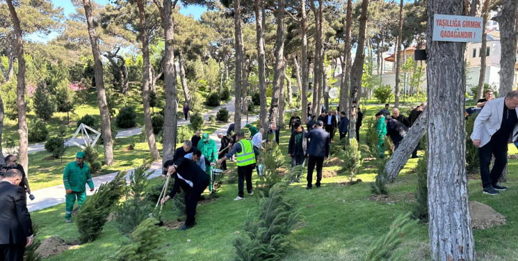  Xətai rayonunda Ümummilli lider Heydər Əliyevin anadan olmasının 103-cü ildönümü münasibətilə silsilə tədbirlər keçirilib.