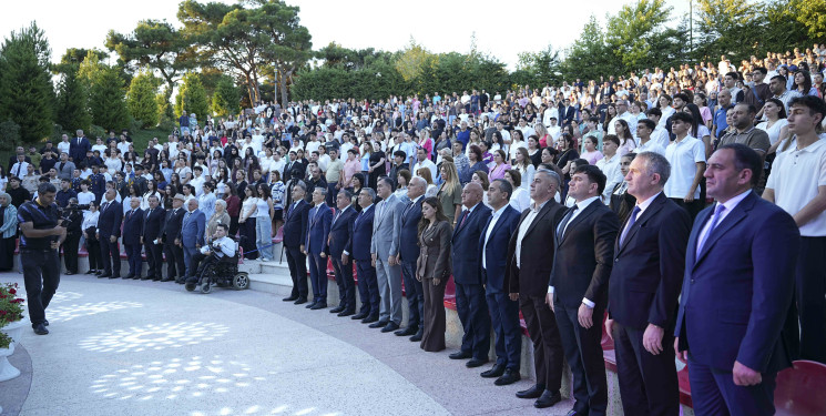 Xətai rayonunda ali məktəblərə qəbul imtahanlarında yüksək bal toplamış məzunlarla görüş və  konsert proqramı təşkil olunub+VİDEO