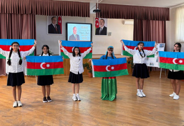 Xətai rayonunun orta ümumtəhsil məktəblərində Ümummilli lider Heydər Əliyevin anadan olmasının 103-cü ildönümü münasibətilə silsilə tədbirlər keçirilib.