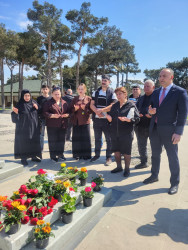 Xətai rayon İcra Hakimiyyətinin nümayəndələri Milli Qəhrəman İlqar Mirzəyevin məzarını ziyarət ediblər