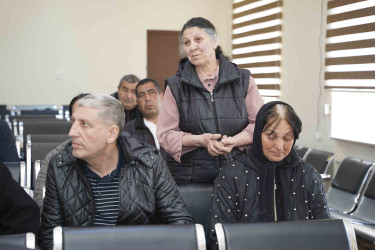 Rayon İcra Hakimiyyətinin başçısı 95 saylı tam orta məktəbdə vətəndaşlarla görüşüb
