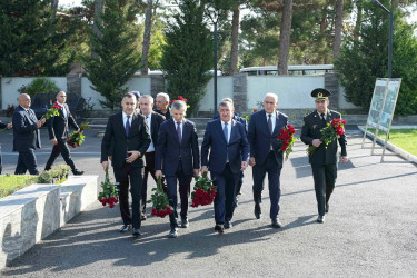 Xətai rayon ictimaiyyəti 27 Sentyabr – Anım Günü ilə əlaqədar şəhid məzarlarını ziyarət edib