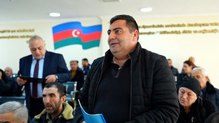 Rayon İcra Hakimiyyətinin başçısı 261 saylı tam orta məktəbdə vətəndaşlarla görüşüb