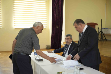Rayon İcra Hakimiyyətinin başçısı 249 saylı tam orta məktəbdə vətəndaşlarla görüşüb