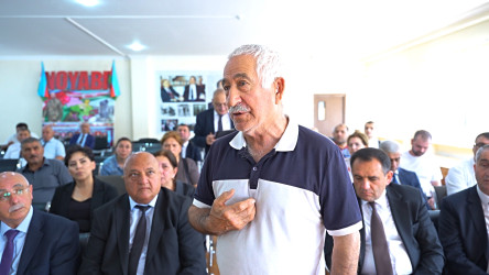 Rayon İcra Hakimiyyətinin başçısı 17 saylı tam orta məktəbdə vətəndaşlarla görüşü təşkil olunub