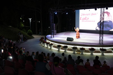 Xətai rayonunda gənc müğənni Lalə İbrahimovanın konserti keçirilib