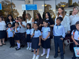 Yeni tədris ilinin başlanması münasibətilə Xətai rayonunun təhsil müəssisələrində təntənəli tədbirlər keçirilib