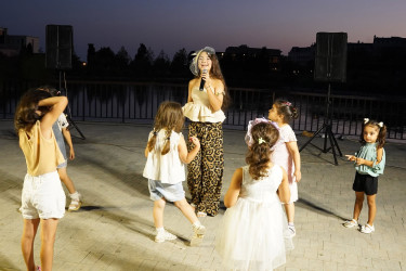 Xətai rayonunda Nizami parkında sakinlər üçün növbəti konsert proqramı təşkil olunub