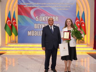 Xətai rayonunda Beynəlxalq Müəllimlər Günü münasibətilə “Zirvəyə Aparan İşıq” adlı tədbir keçirilib.