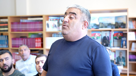 Rayon İcra Hakimiyyətinin başçısı Humanitar Fənlər Təmayüllü liseydə vətəndaşlarla görüşüb