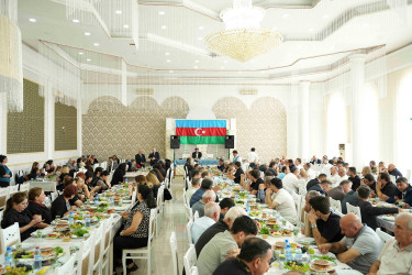27 Sentyabr – Anım Günü ilə əlaqədar Xətai rayonunda ağacəkmə aksiyası keçirilib və ehsan süfrəsi təşkil olunub
