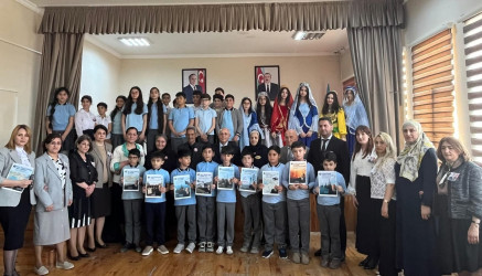 Xətai rayonunun orta ümumtəhsil məktəblərində Ümummilli lider Heydər Əliyevin anadan olmasının 103-cü ildönümü münasibətilə silsilə tədbirlər keçirilib.