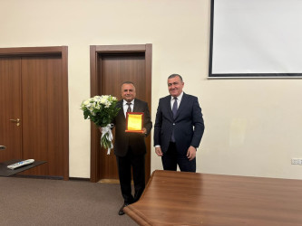 "Dövlət Qulluqçularının Peşə Bayramı Günü" münasibətilə Xətai rayon İcra Hakimiyyətində tədbir küçirilib.