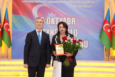 Xətai rayonunda Beynəlxalq Müəllimlər Günü münasibətilə “Zirvəyə Aparan İşıq” adlı tədbir keçirilib.