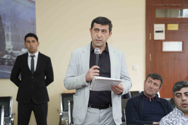 Rayon İcra Hakimiyyətinin başçısı 221 saylı tam orta məktəbdə vətəndaşlarla görüşüb