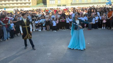 Yeni tədris ilinin başlanması münasibətilə Xətai rayonunun təhsil müəssisələrində təntənəli tədbirlər keçirilib