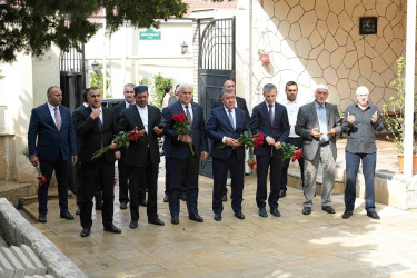 Xətai rayon ictimaiyyəti 27 Sentyabr – Anım Günü ilə əlaqədar şəhid məzarlarını ziyarət edib