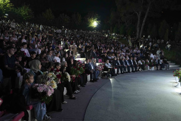 Xətai rayonunda ali məktəblərə qəbul imtahanlarında yüksək bal toplamış məzunlarla görüş və  konsert proqramı təşkil olunub+VİDEO